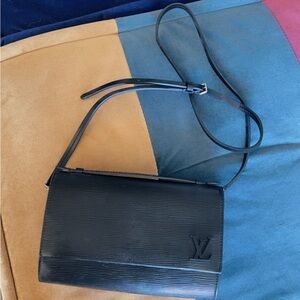 Black crossbody (removable straps) handbag